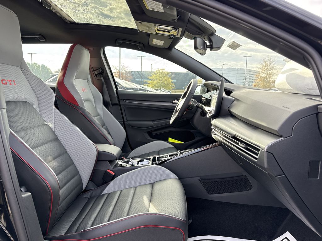 2026 Volkswagen Golf GTI SE - Photo 17