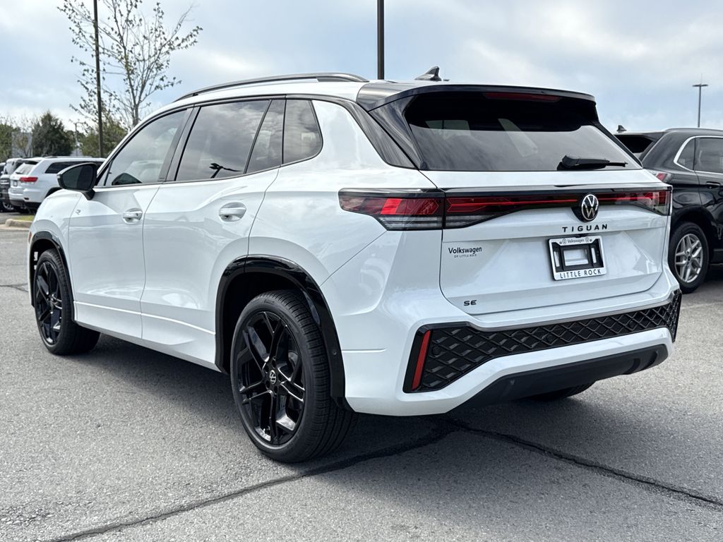 2025 Volkswagen Tiguan SE R-Line Black photo 4