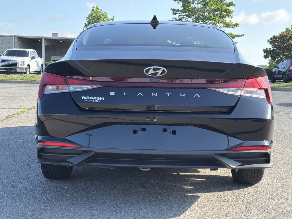 Used 2023 Hyundai Elantra SE Sedan
