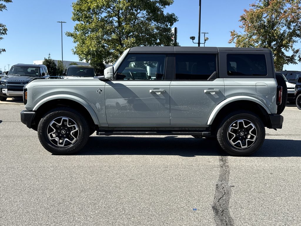 2024 Ford Bronco Outer Banks photo 2
