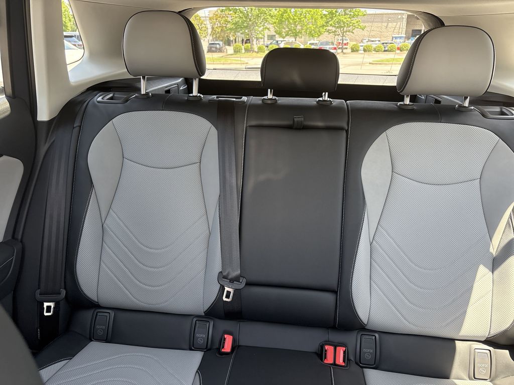 2025 Volkswagen Tiguan SE - Photo 32