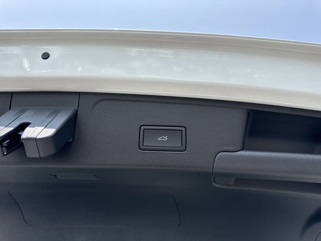 2025 Volkswagen Atlas Cross Sport SEL Premium R-LINE - Photo 14