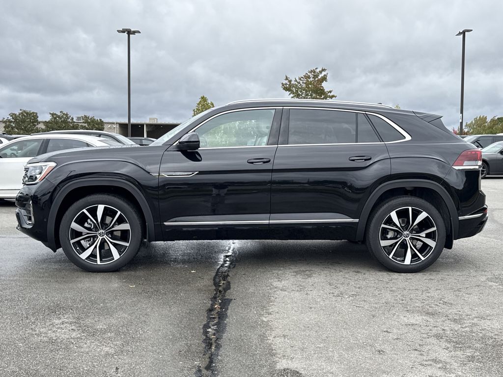 2026 Volkswagen Atlas Cross Sport SEL Premium R-Line photo 2
