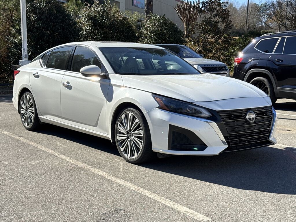 Used 2024 Nissan Altima 2.5 SL Sedan