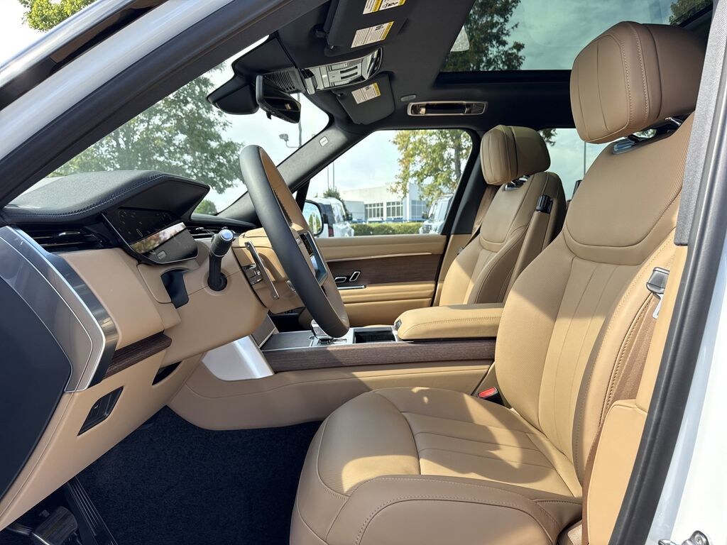 New 2025 Land Rover Range Rover SE SUV