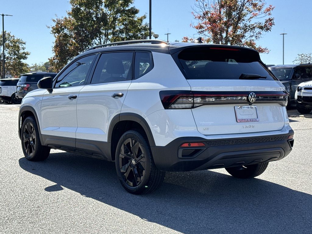2025 Volkswagen Taos SE photo 2