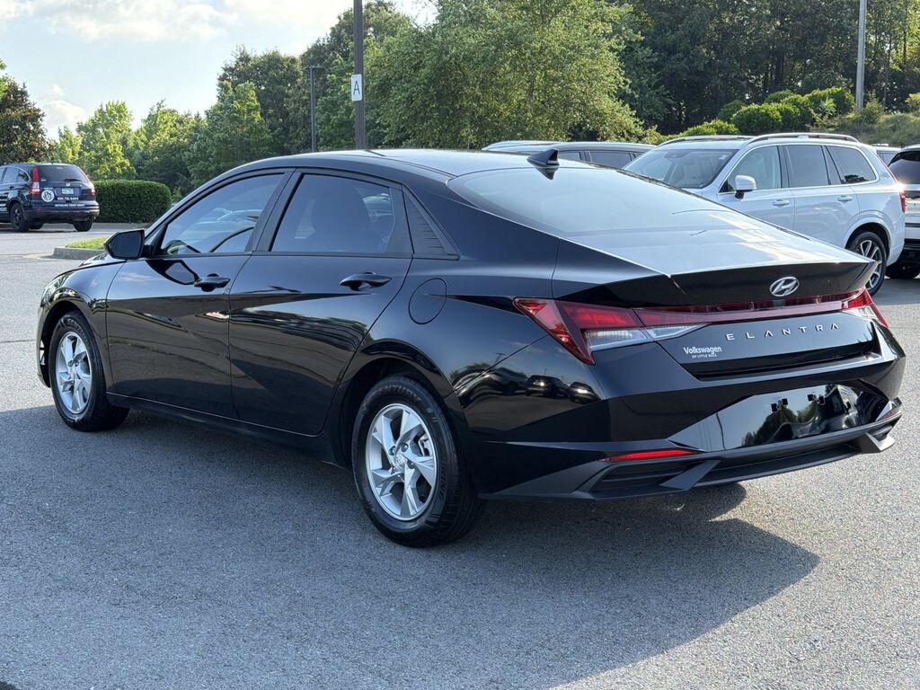 Used 2023 Hyundai Elantra SE Sedan