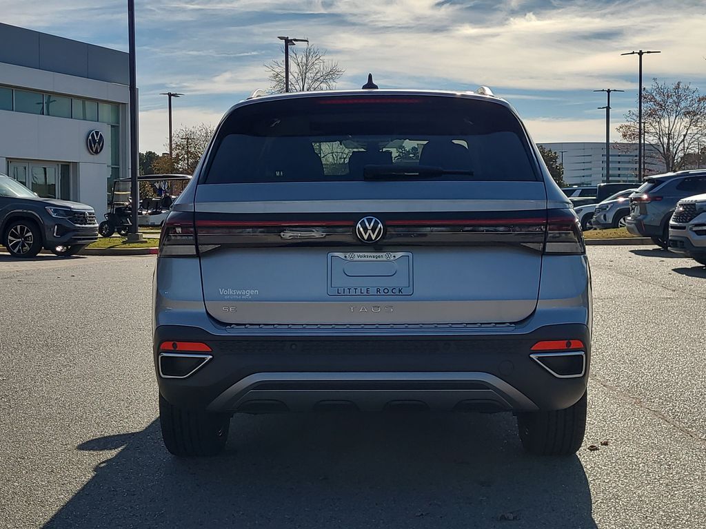 2026 Volkswagen Taos SE photo 4