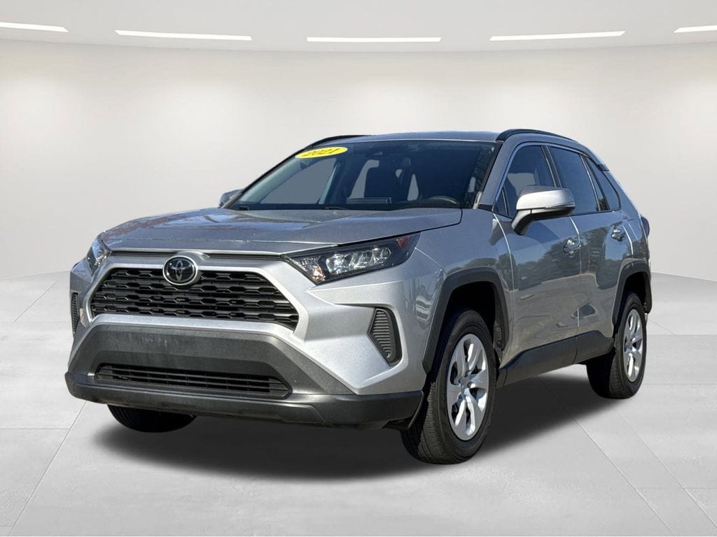 2021 Toyota RAV4 LE's photo