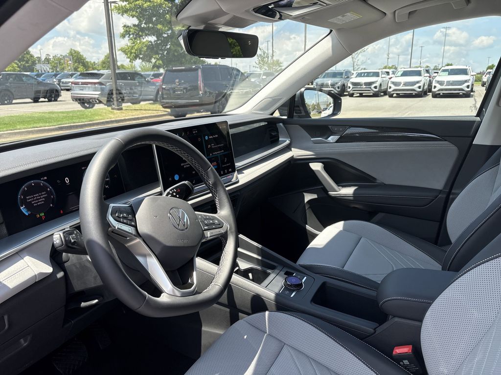 2025 Volkswagen Tiguan SE - Photo 10