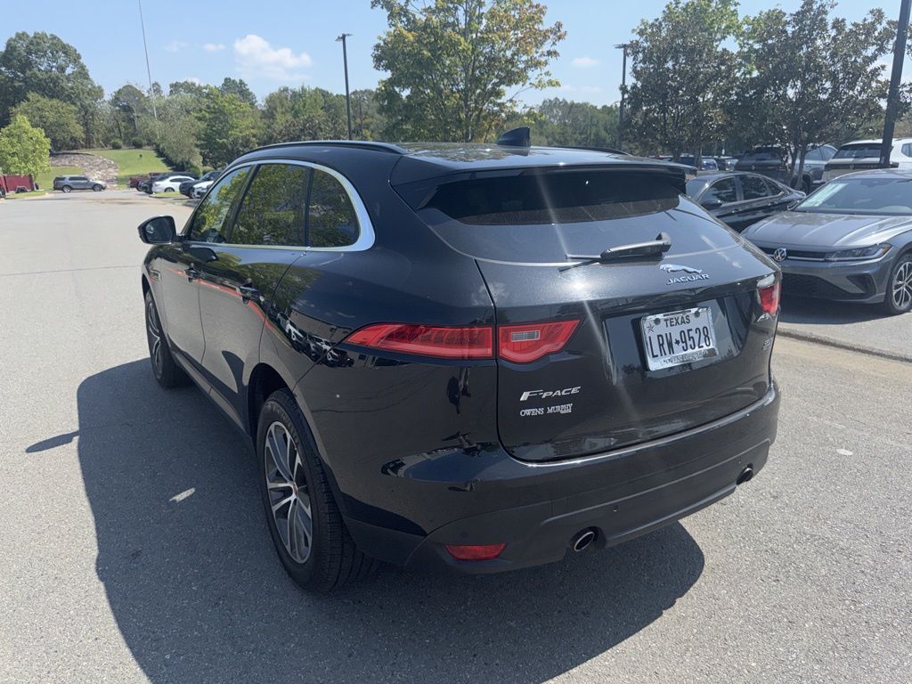 2019 Jaguar F-PACE Premium photo 3