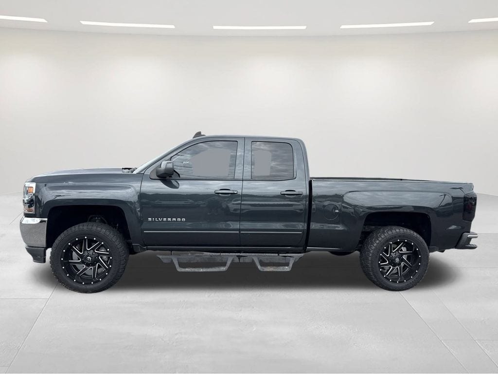 Used 2018 Chevrolet Silverado 1500 LT with VIN 1GCRCREC6JZ160435 for sale in Little Rock