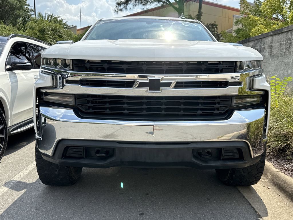 2019 Chevrolet Silverado 1500 LT photo 2