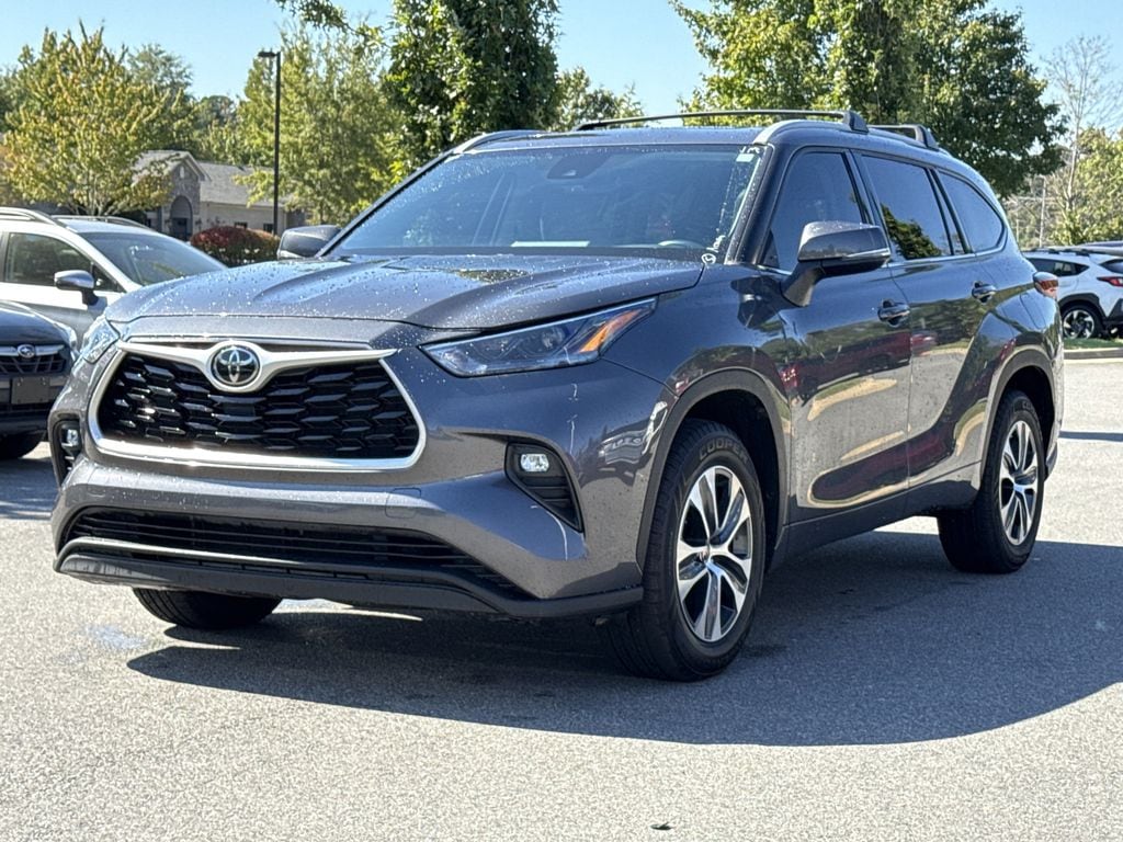 2022 Toyota Highlander XLE's photo