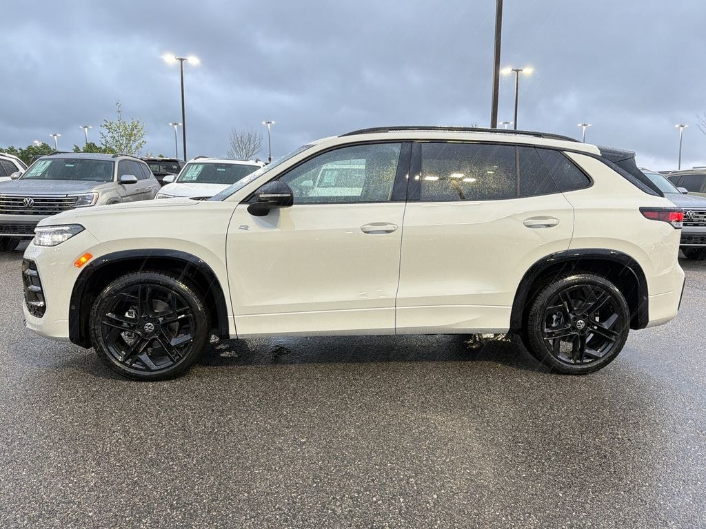New 2026 Volkswagen Tiguan 2.0T SE R-Line Black SUV