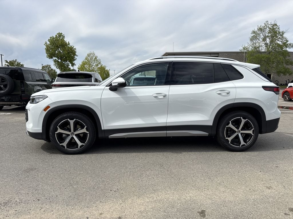 New 2025 Volkswagen Tiguan 2.0T SE SUV
