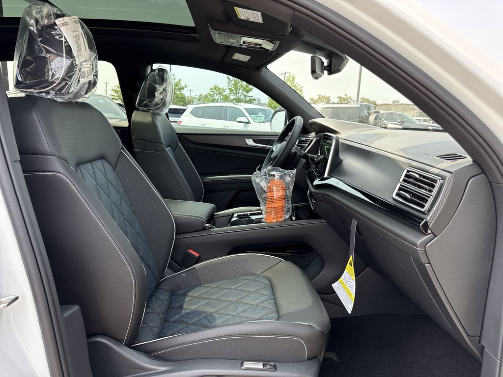 2025 Volkswagen Atlas Cross Sport SEL Premium R-LINE - Photo 18