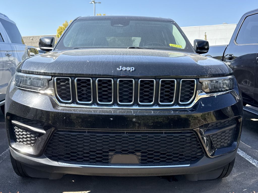 2023 Jeep Grand Cherokee Laredo photo 2