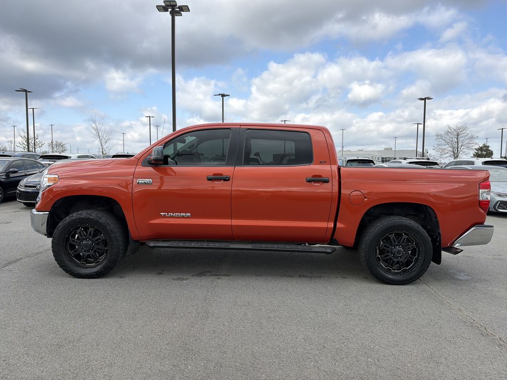 Used 2018 Toyota Tundra SR5 with VIN 5TFEY5F17JX235032 for sale in Little Rock