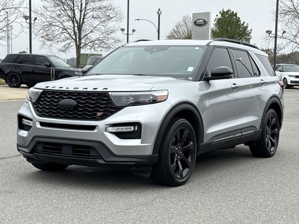 2022 Ford Explorer ST's photo