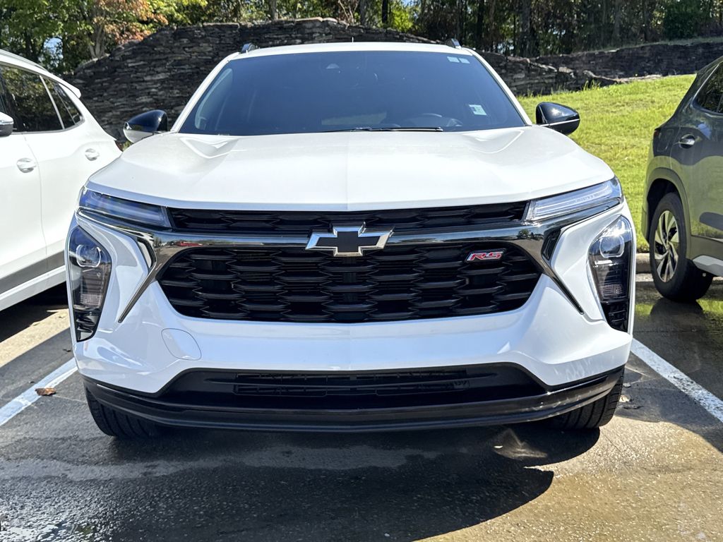 2024 Chevrolet Trax photo 2