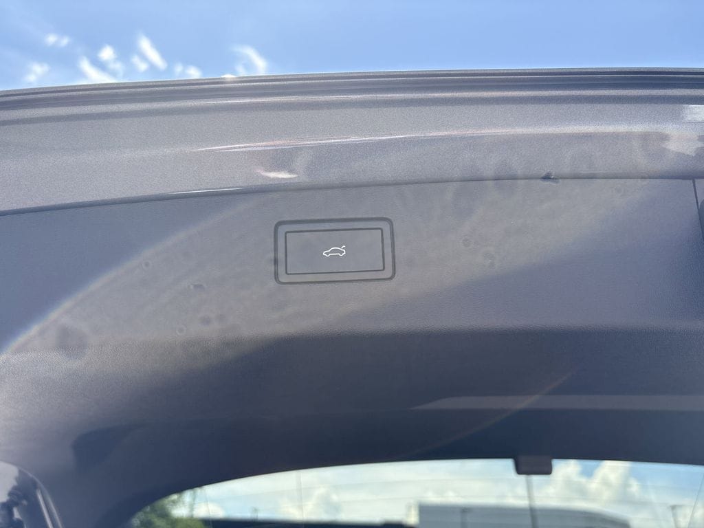 2025 Volkswagen Tiguan SE - Photo 16