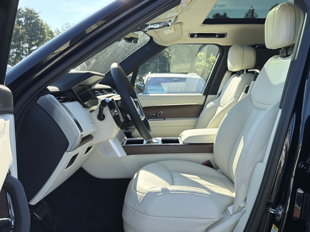 New 2026 Land Rover Range Rover SE SUV