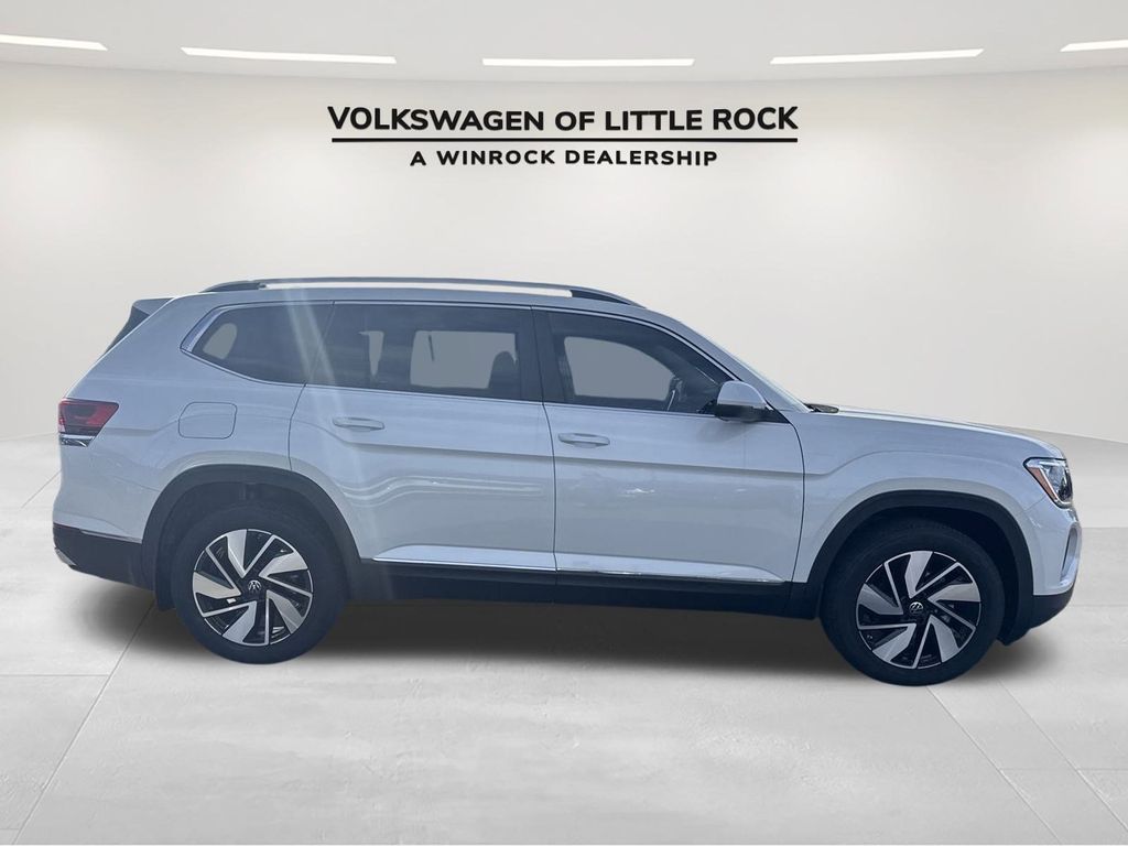 2025 Volkswagen Atlas SEL photo 4
