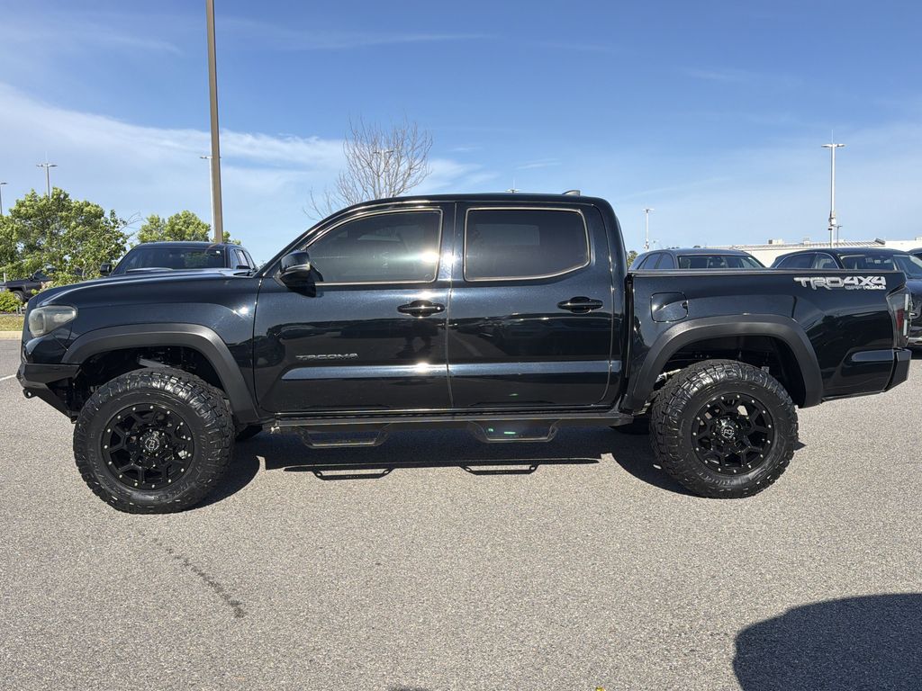 Used 2019 Toyota Tacoma TRD Off Road with VIN 3TMCZ5ANXKM229490 for sale in Little Rock