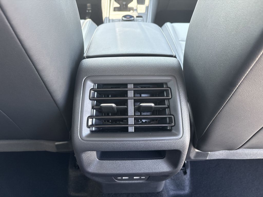 2025 Volkswagen Tiguan SE - Photo 24