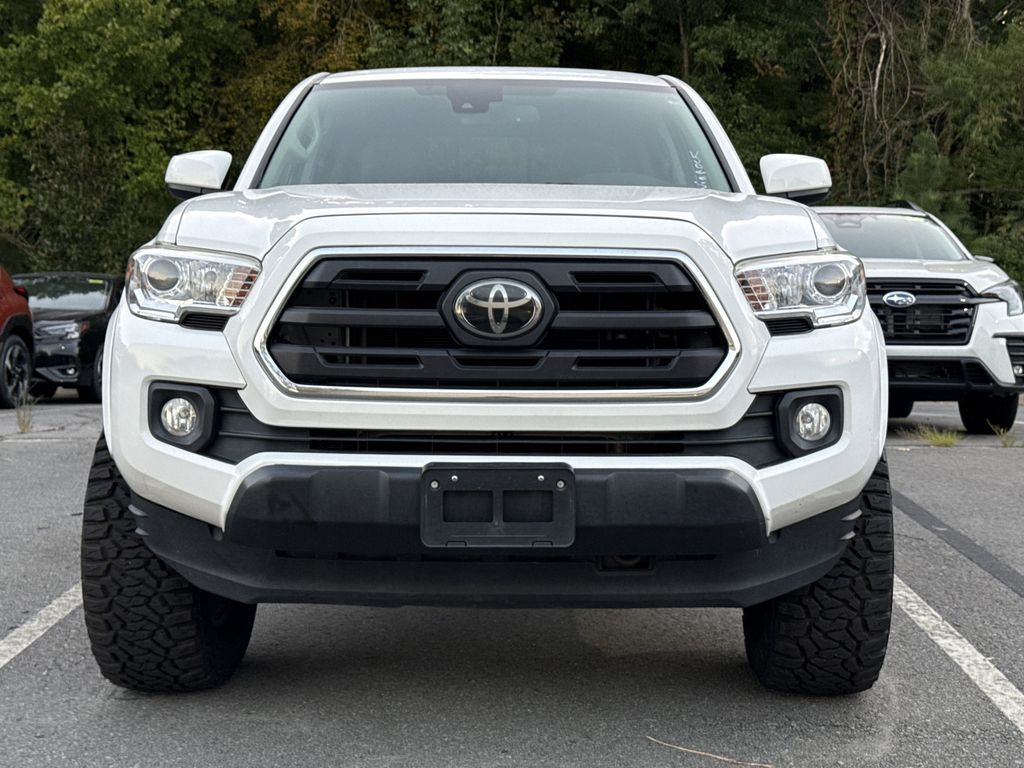 2019 Toyota Tacoma SR5 V6 photo 2