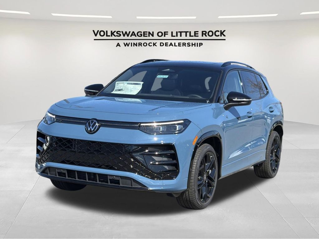 2026 Volkswagen Tiguan 2.0T SE R-Line Black's photo