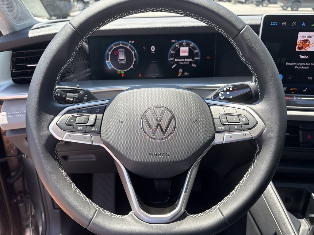 2025 Volkswagen Tiguan SE - Photo 27
