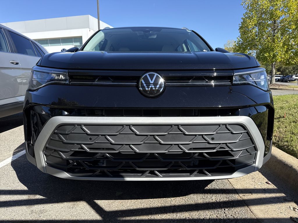 2025 Volkswagen Taos SE photo 4