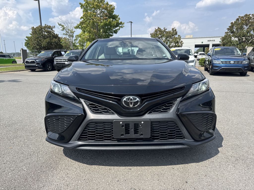 2022 Toyota Camry SE photo 2