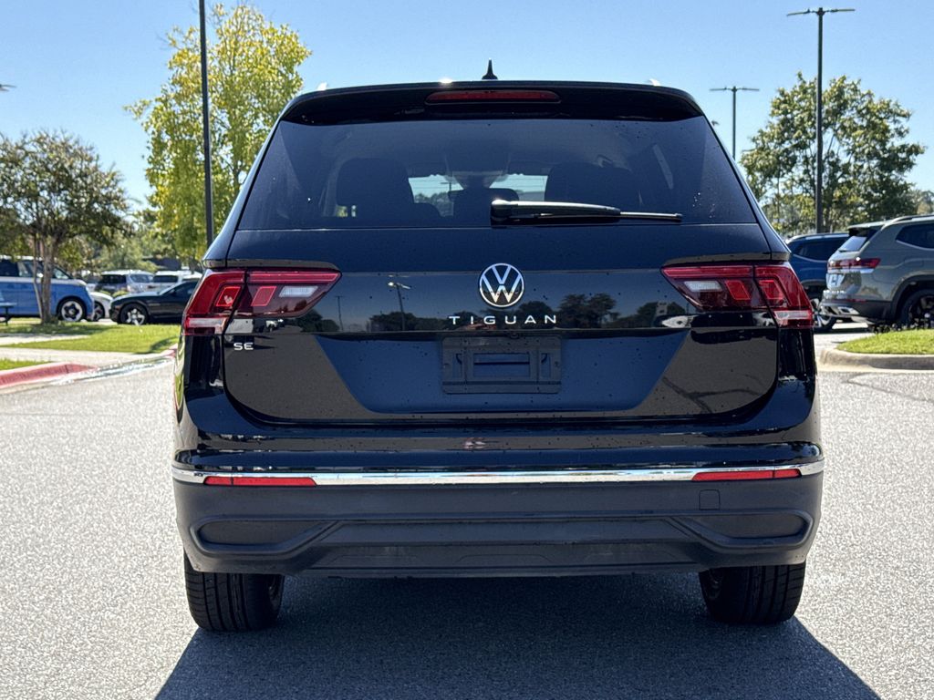 2024 Volkswagen Tiguan SE Wolfsburg Edition photo 3