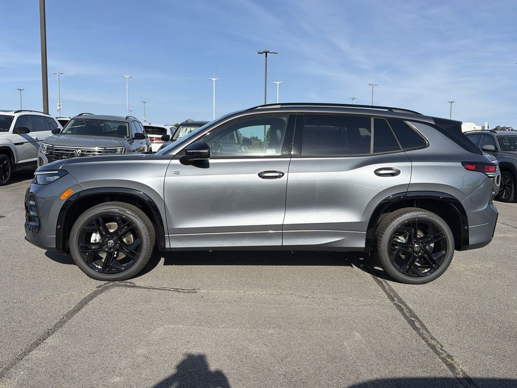 New 2026 Volkswagen Tiguan 2.0T SE R-Line Black SUV