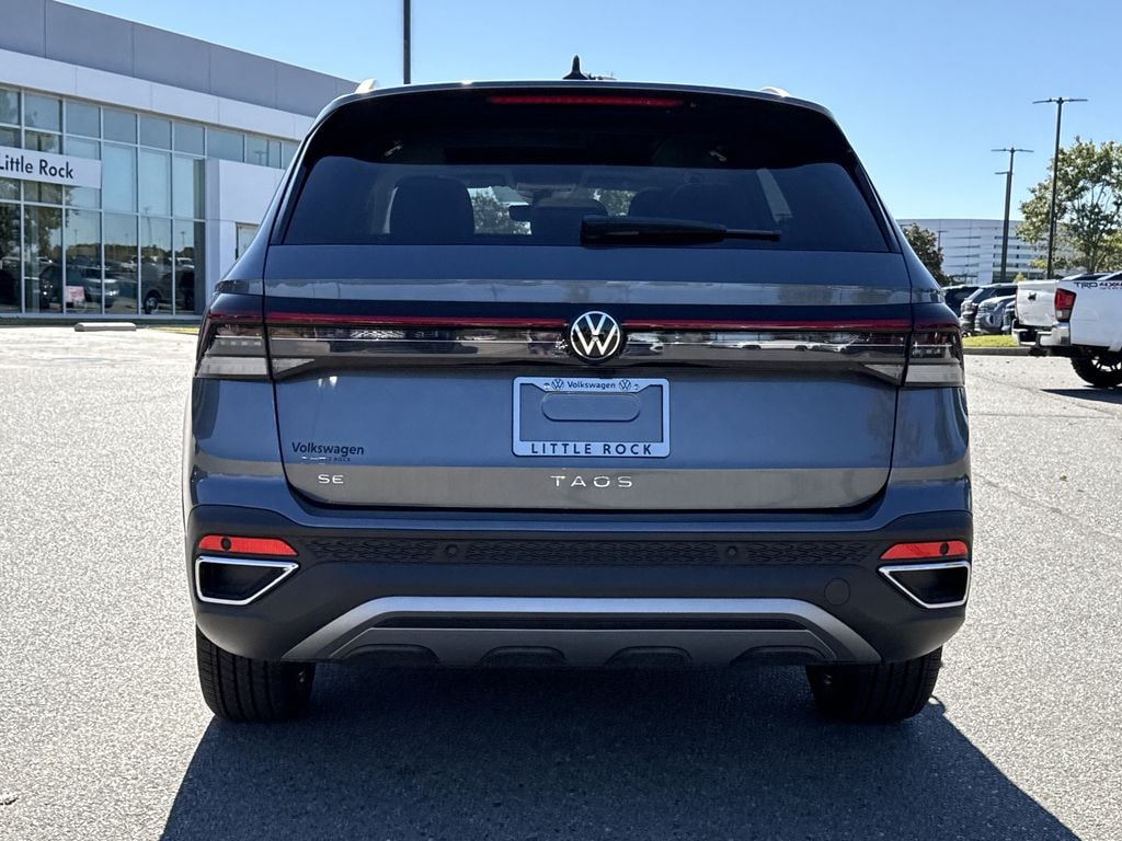 New 2025 Volkswagen Taos 1.5T SE SUV