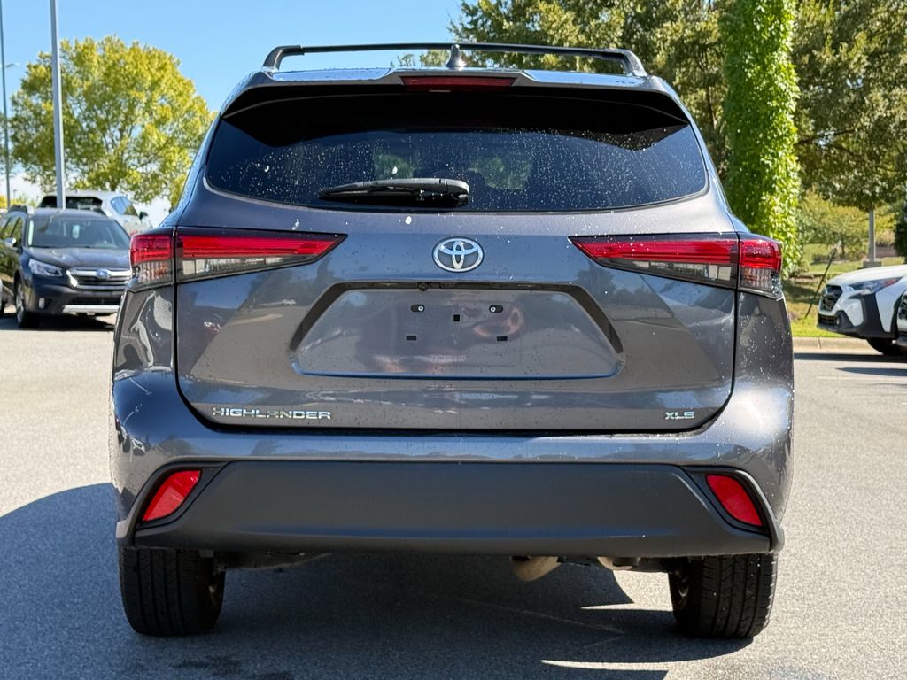 2022 Toyota Highlander XLE photo 3