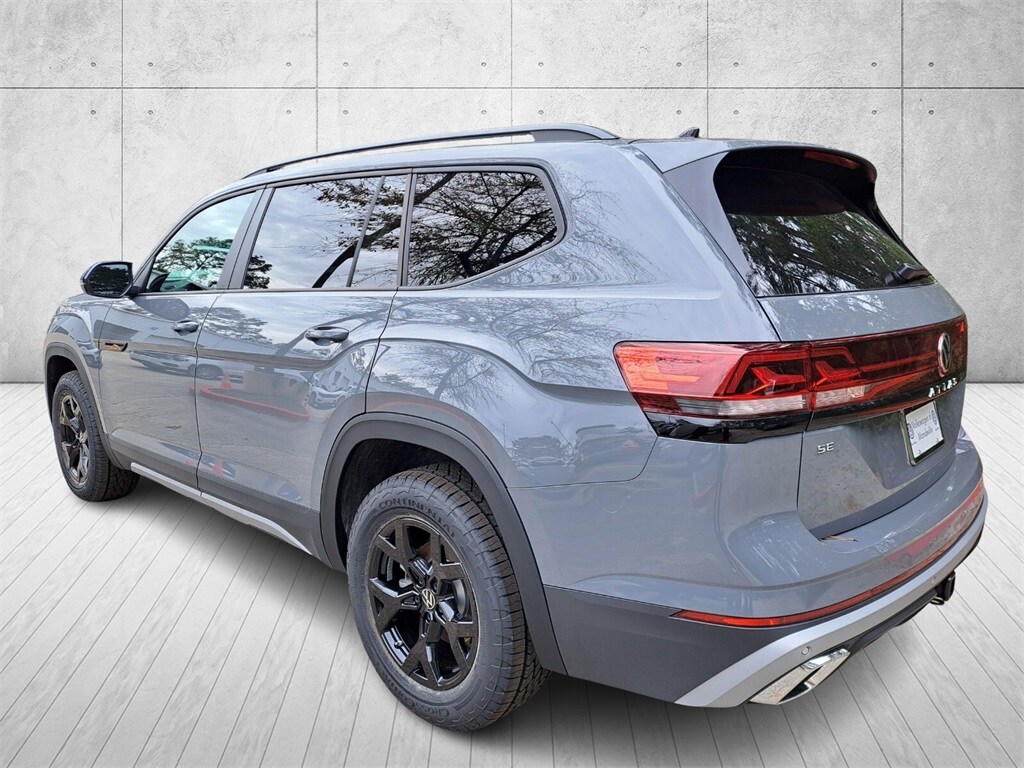 2025 Volkswagen Atlas Peak Edition photo 2