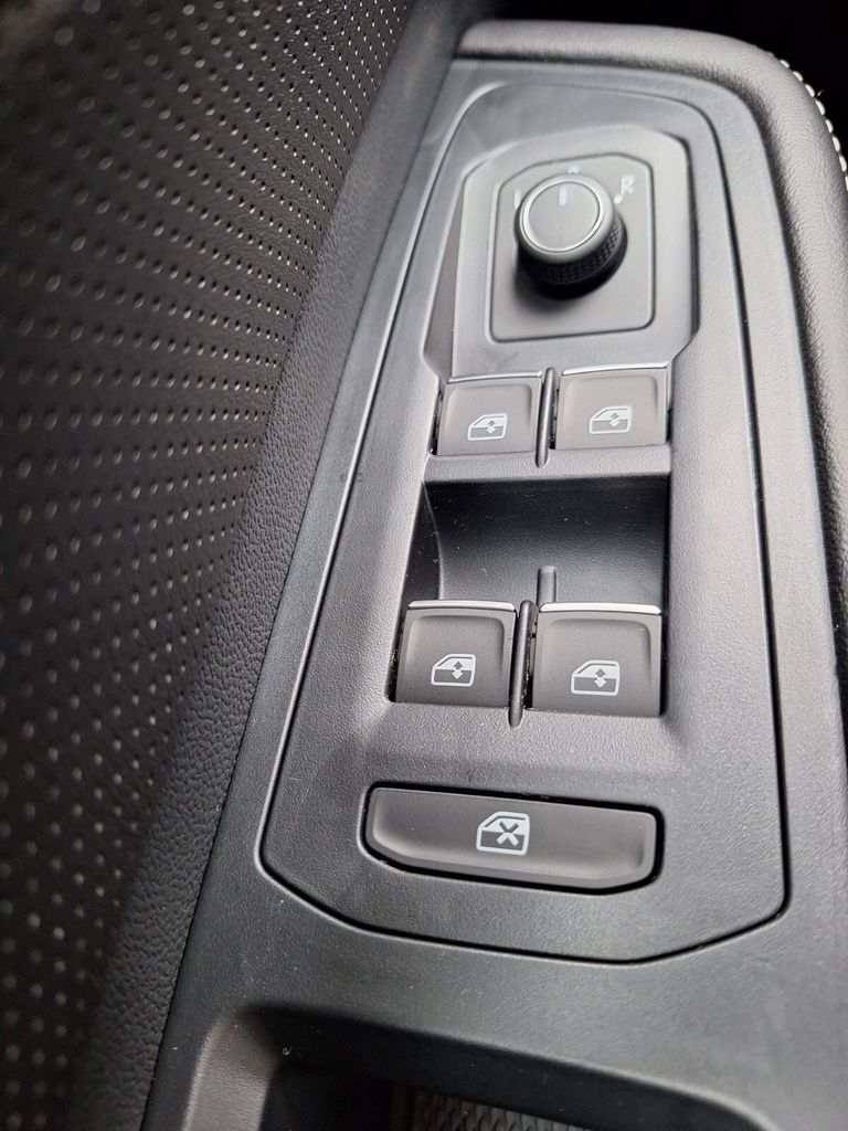 2026 Volkswagen Atlas SE w/Tech - Photo 19