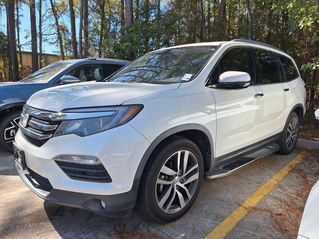 2017 Honda Pilot Elite's photo