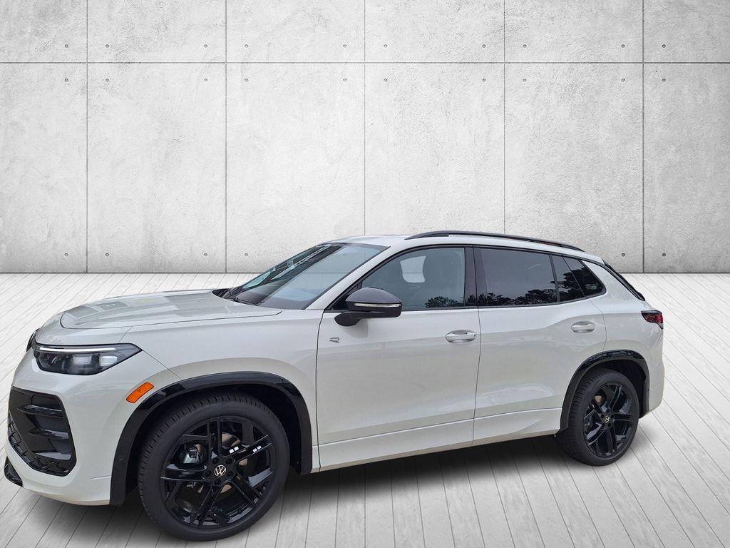 2026 Volkswagen Tiguan SE R-LINE BLACK's photo