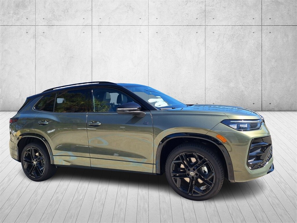 2026 Volkswagen Tiguan SE R-Line Black photo 3