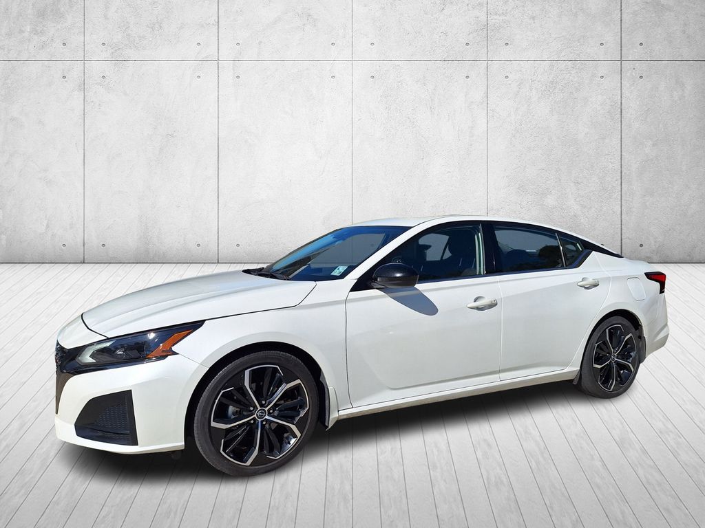 2024 Nissan Altima SR's photo