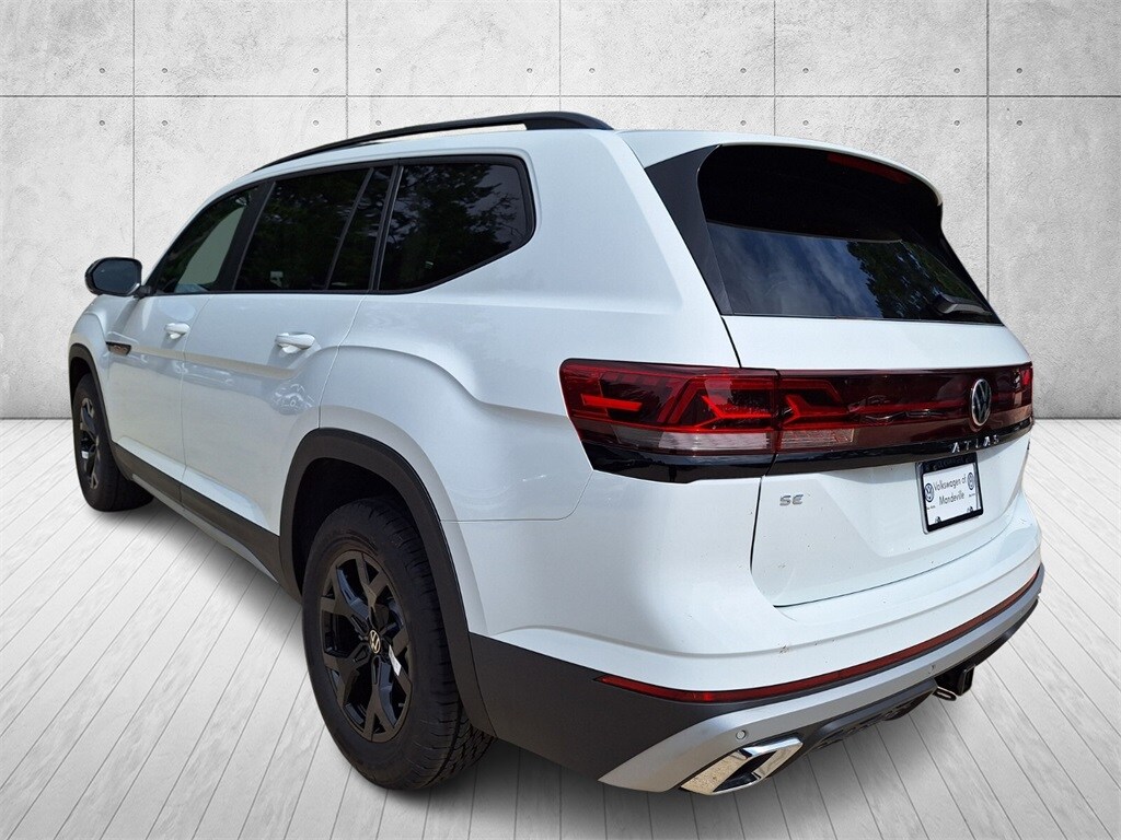2025 Volkswagen Atlas SE Technology Peak Edition photo 3