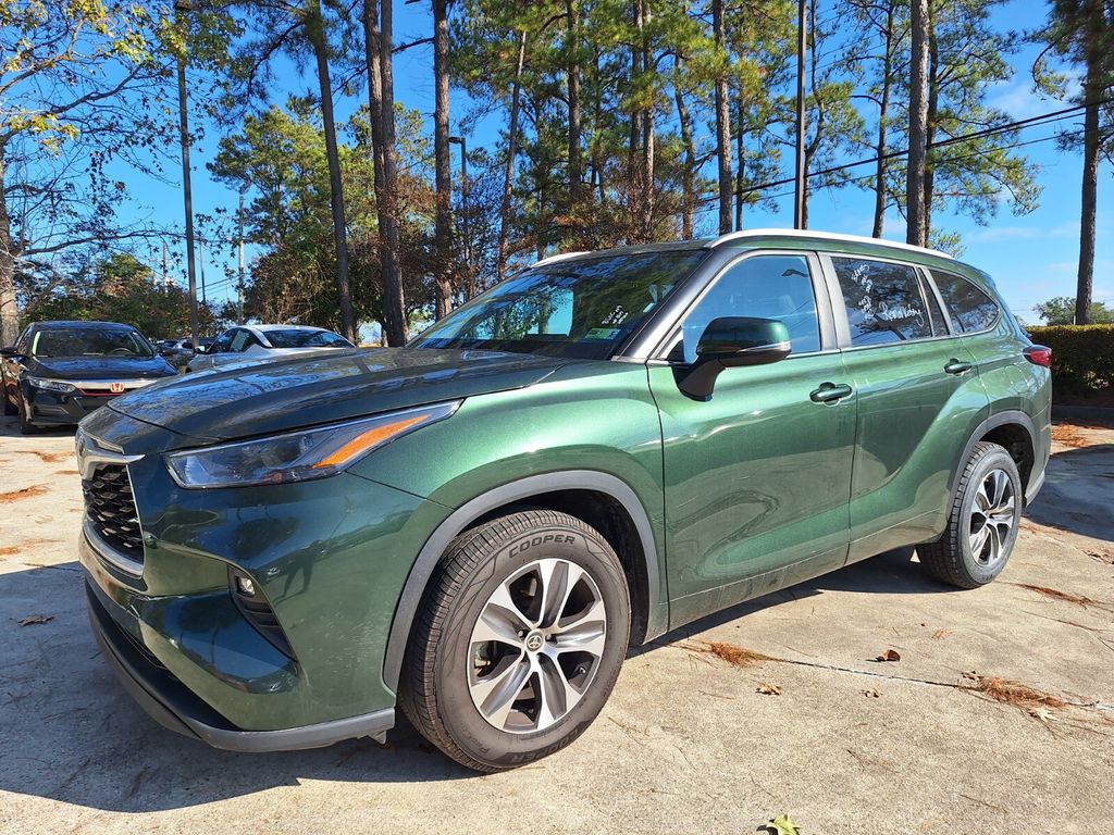 2023 Toyota Highlander XLE's photo