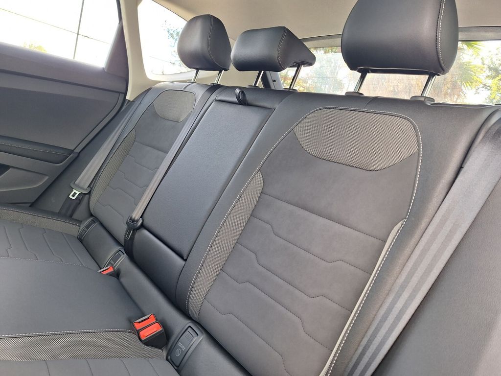 2026 Volkswagen Taos SE Black - Photo 23