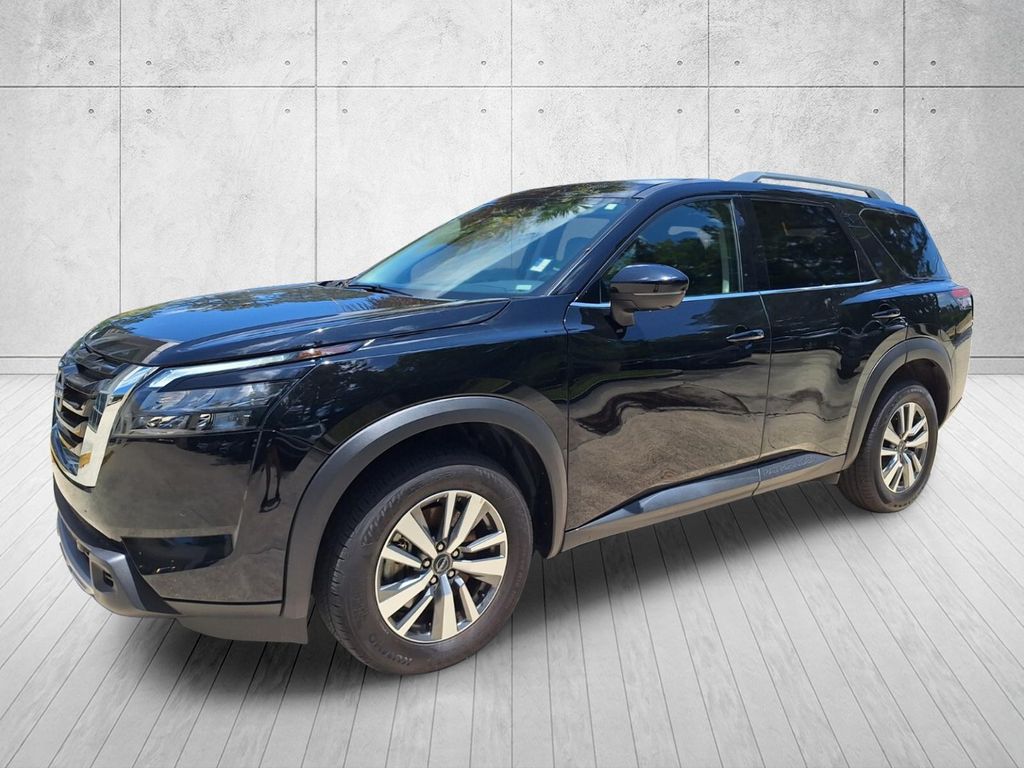 2025 Nissan Pathfinder SL 2WD's photo