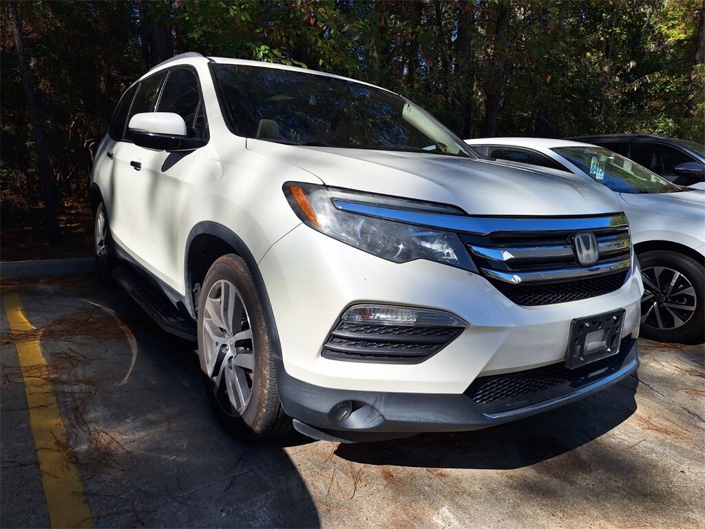 2017 Honda Pilot Elite photo 2